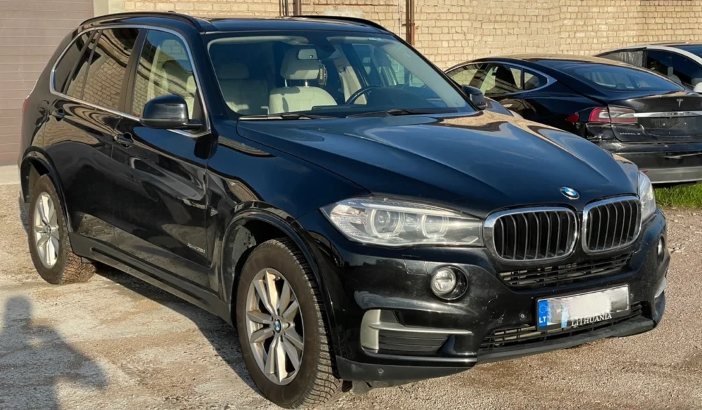BMW X5 F15 prieš
